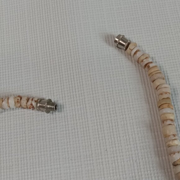 Vintage Off White and Tan Small Stacked Puka Shell Single Strand Choker Necklace - Picture 9 of 9